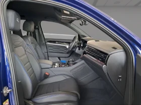 VW Touareg 3.0 TSIe 4Motion = R-Line = e-Sound Гаранция - 159670 лв. - 33086829 10