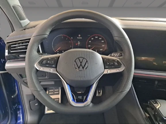 VW Touareg 3.0 TSIe 4Motion = R-Line = e-Sound Гаранция - изображение 7