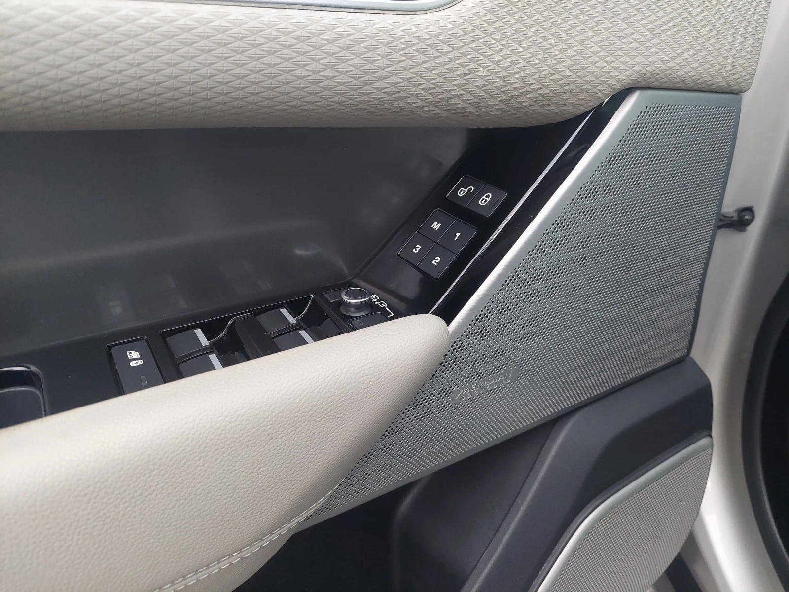 Land Rover Range Rover Velar D240SE MERIDIAN - изображение 10