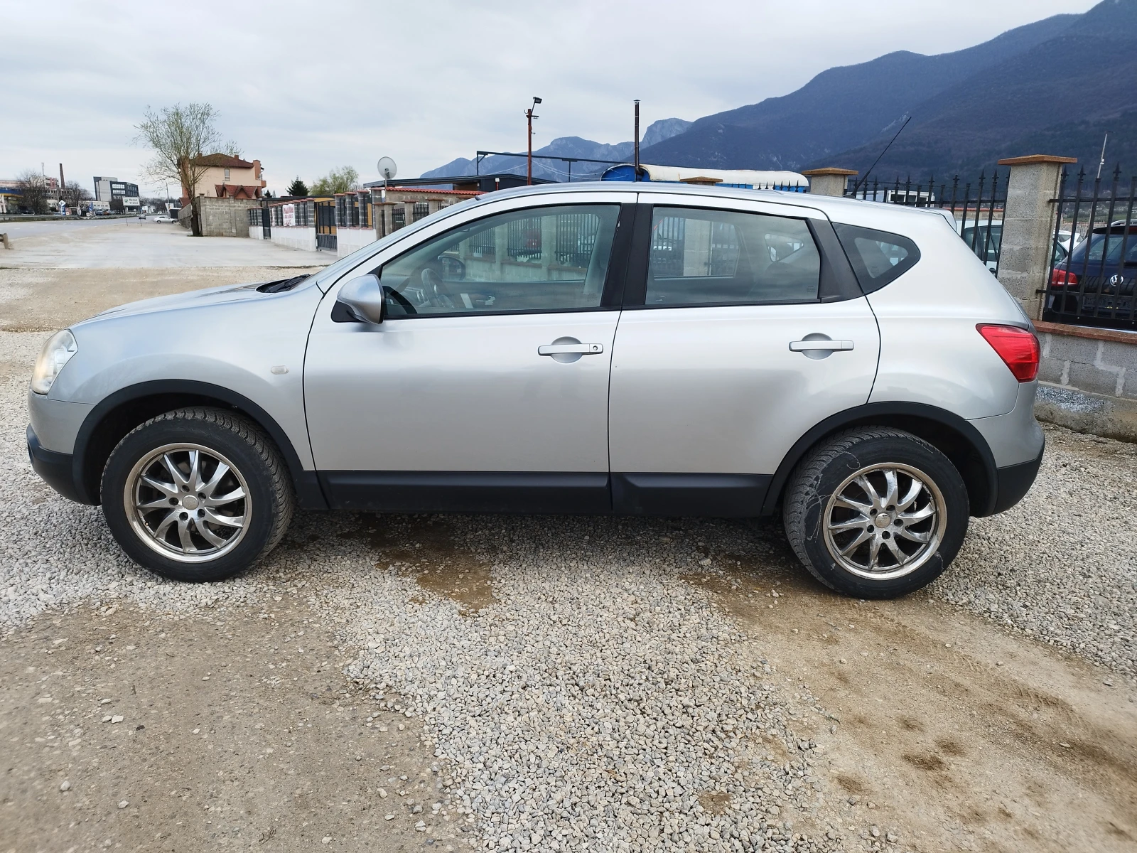 Nissan Qashqai 2.0i 4x4 Panorama, снимка 2 - Автомобили и джипове - 54088386