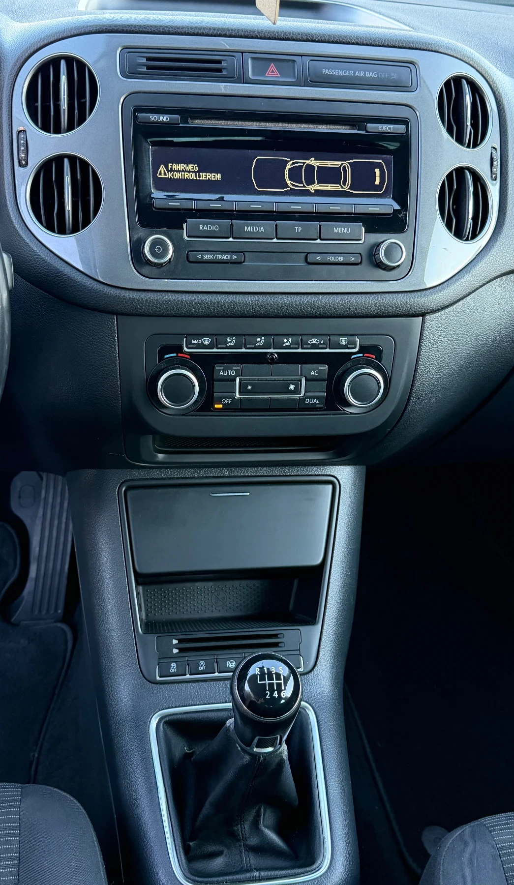 VW Tiguan 2.0 TDI / FACE LIFT, снимка 11 - Автомобили и джипове - 54556734