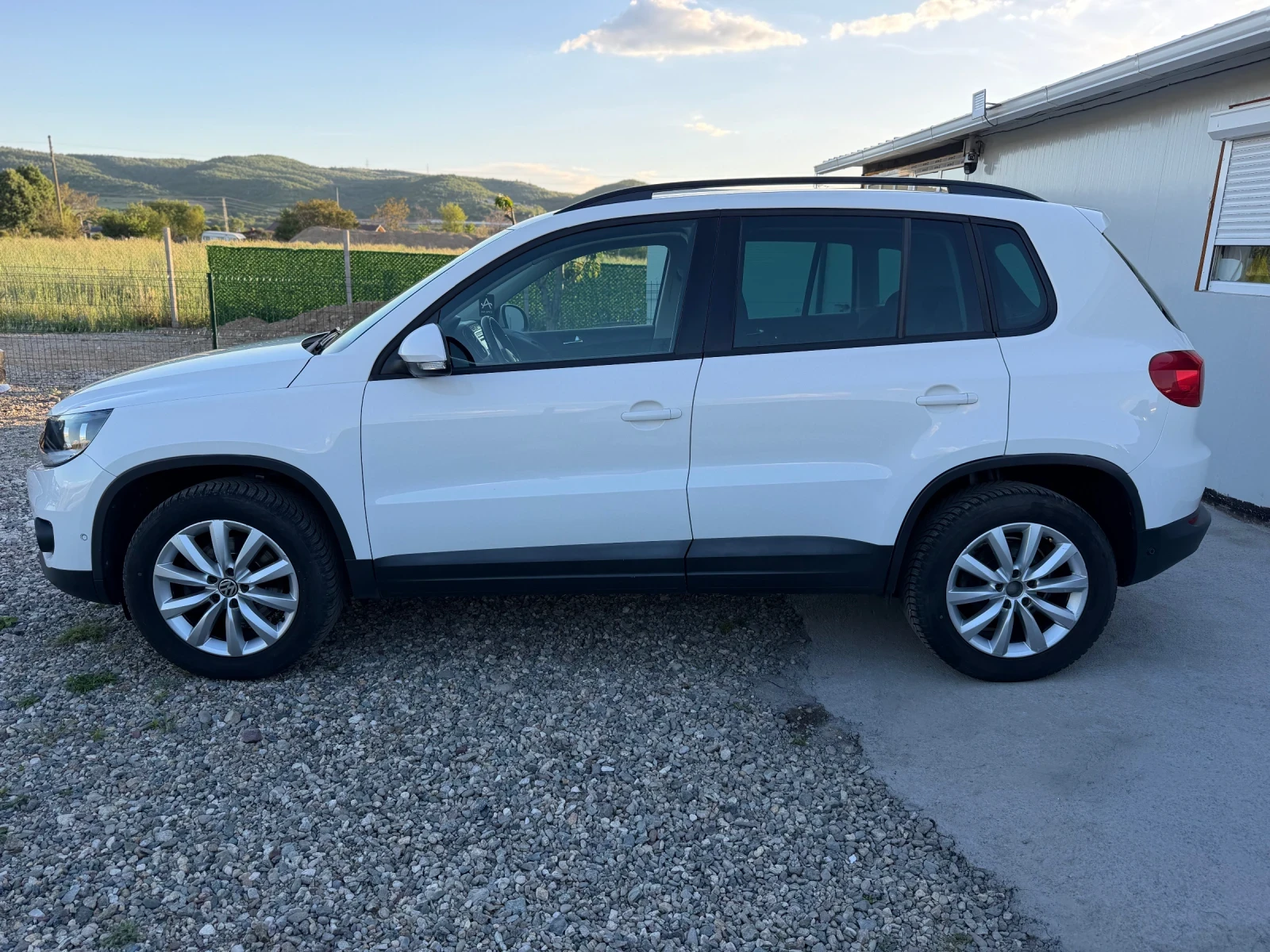 VW Tiguan 2.0 TDI / FACE LIFT, снимка 6 - Автомобили и джипове - 54556734