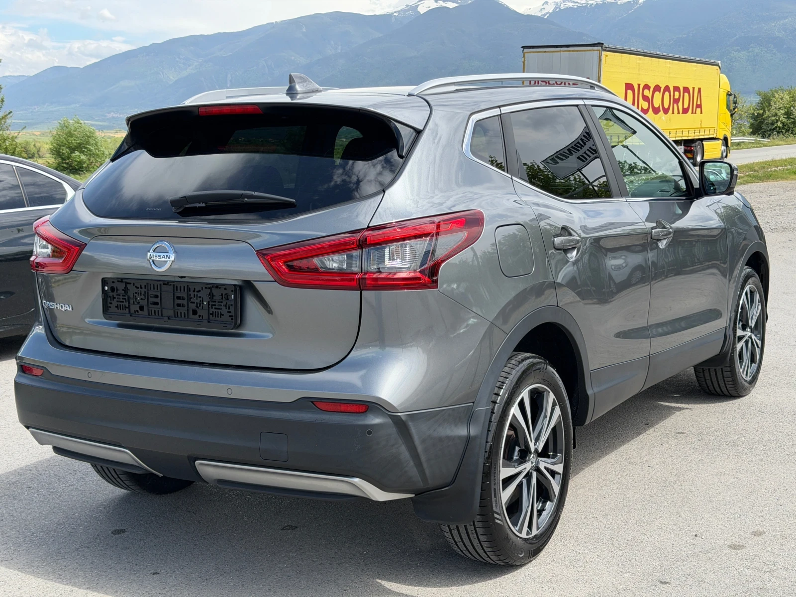 Nissan Qashqai 1.5 dci N-Connecta, снимка 4 - Автомобили и джипове - 54574045