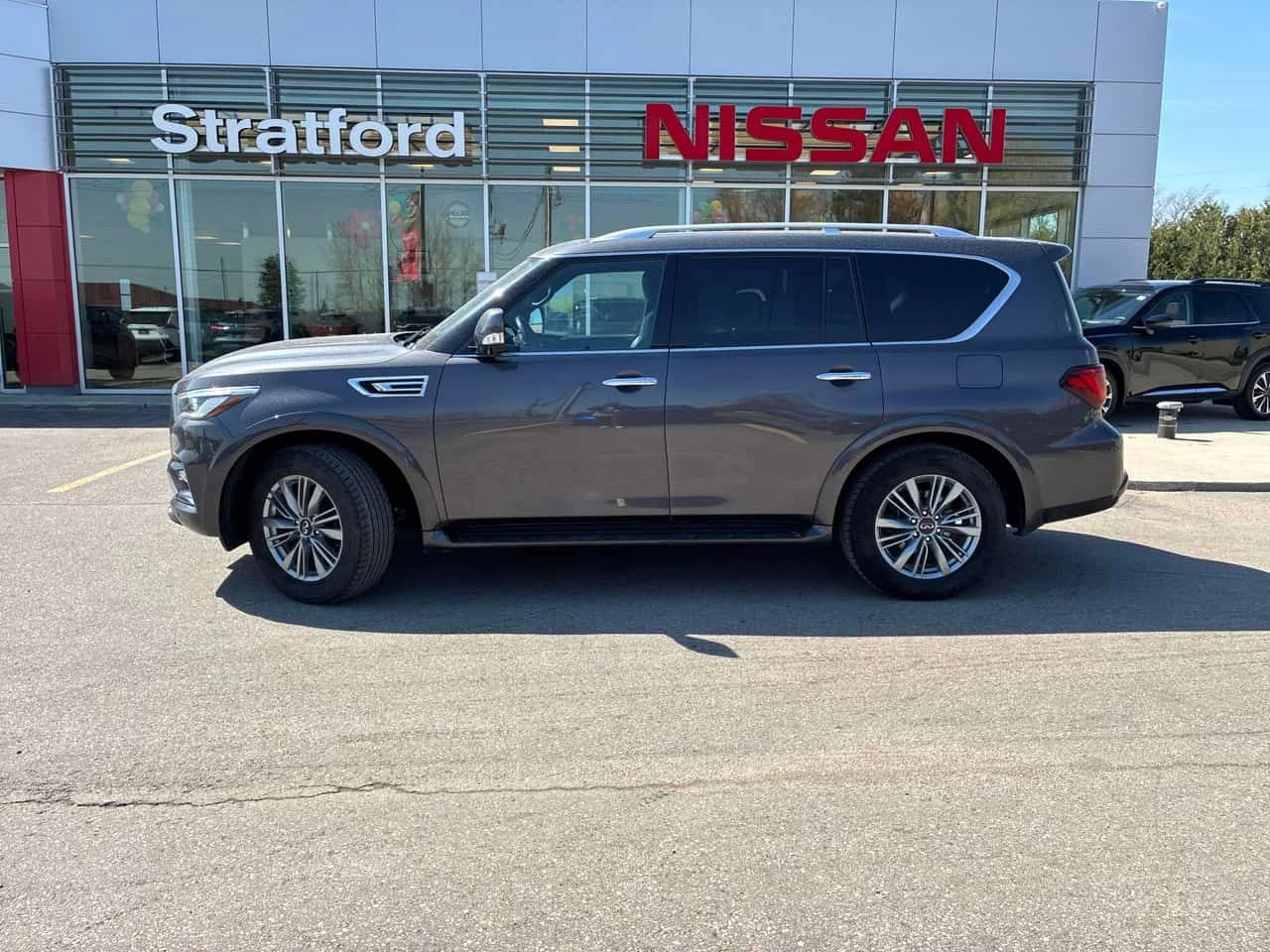 Infiniti QX80 LUXE| BOSE| 360CAM| ПАНО| ОБДУХВАНЕ| КЛИП НА МОТОР, снимка 2 - Автомобили и джипове - 54778574