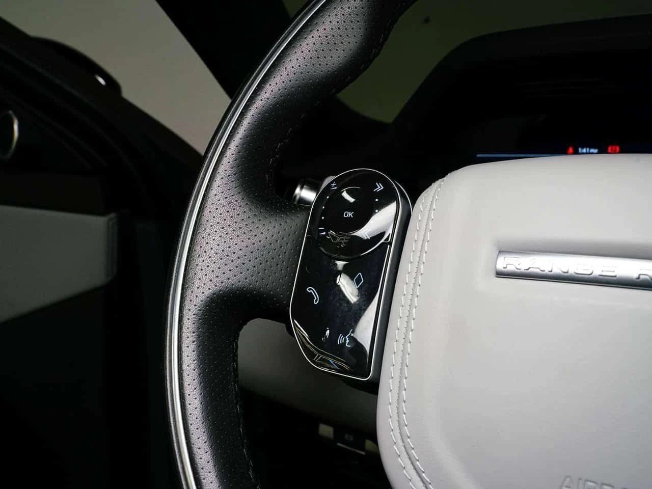 Land Rover Range Rover Evoque * FIRST EDITION | MERIDIAN | HUD | PANO | 20 IN * , снимка 15 - Автомобили и джипове - 54825867