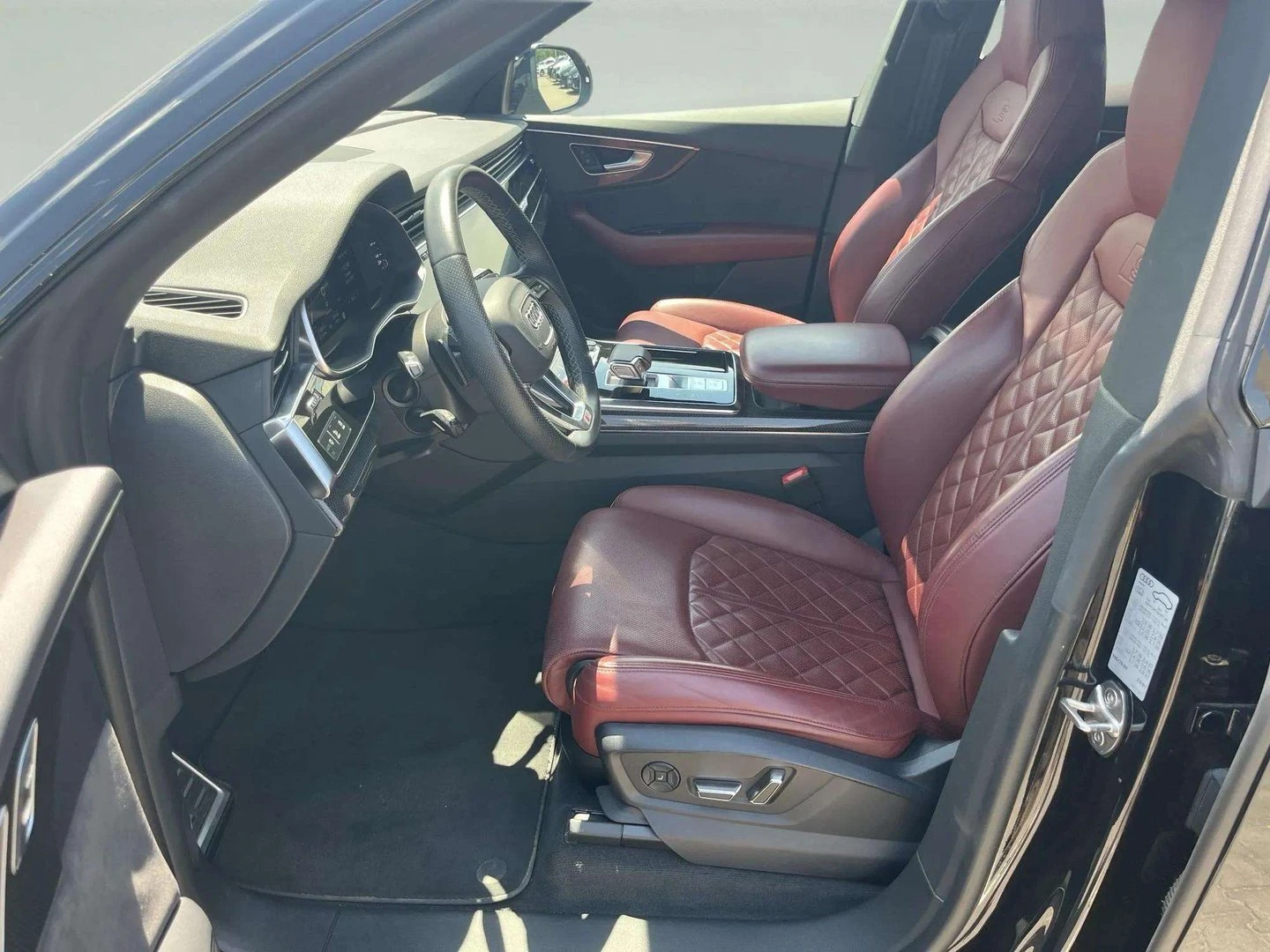 Audi SQ8, снимка 6 - Автомобили и джипове - 55176841