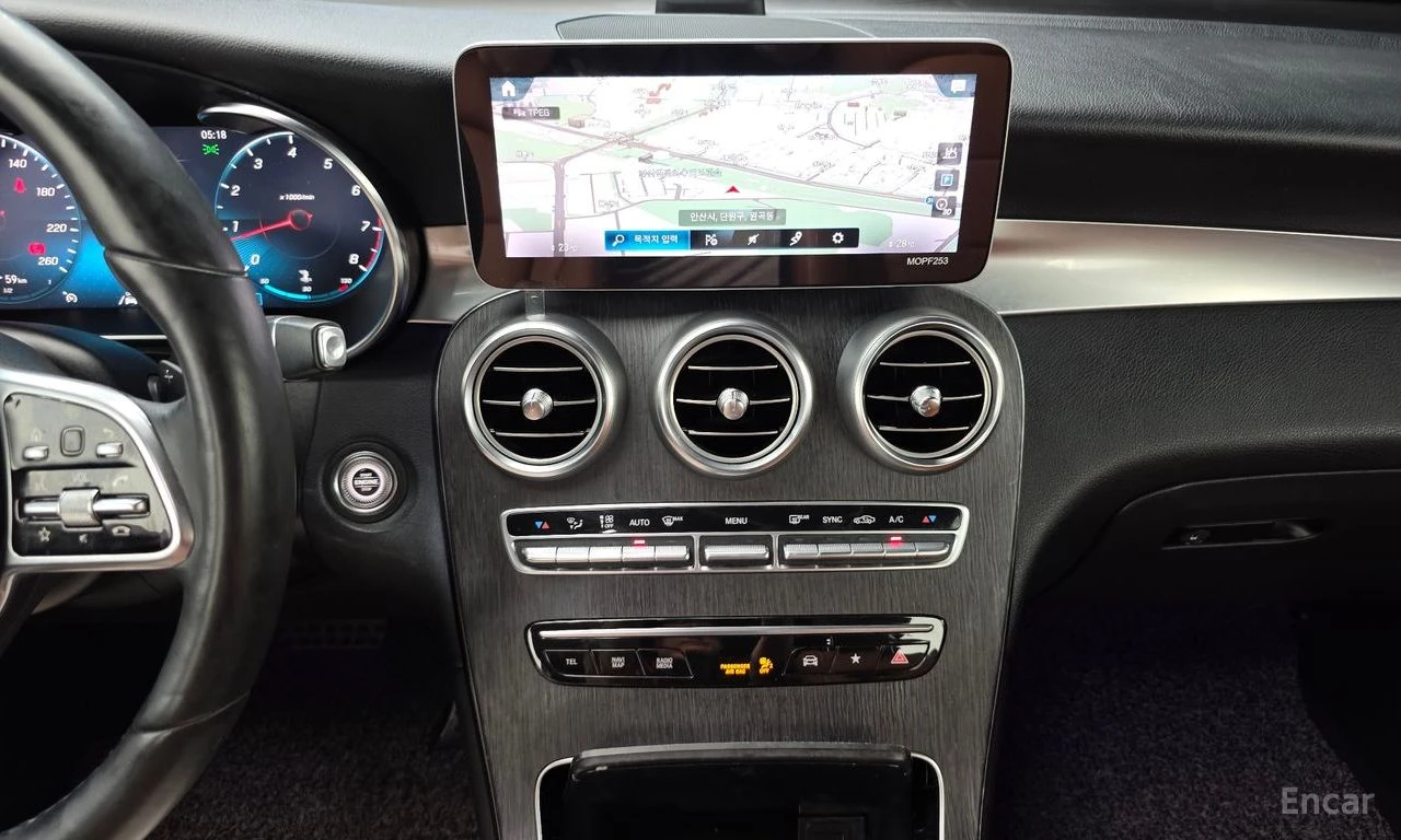 Mercedes-Benz GLC 300 AMG* LINE* COUPE* ХЕДЪП* КАМЕРА* ПОДГРЕВ* , снимка 10 - Автомобили и джипове - 55726926