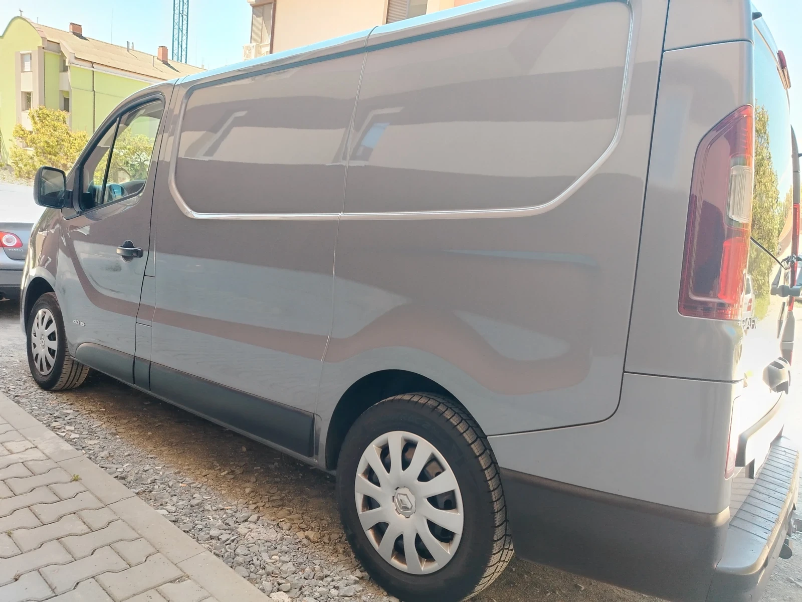 Renault Trafic 1.6 dci, снимка 2 - Бусове и автобуси - 54573018