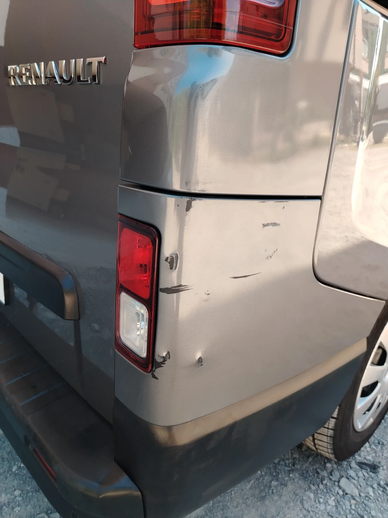 Renault Trafic 1.6 dci, снимка 9 - Бусове и автобуси - 54573018