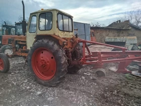 Трактор ЮМЗ с плуг , снимка 2