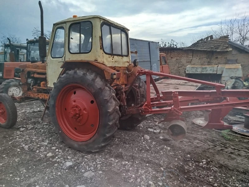 Трактор ЮМЗ с плуг , снимка 2 - Селскостопанска техника - 52998563