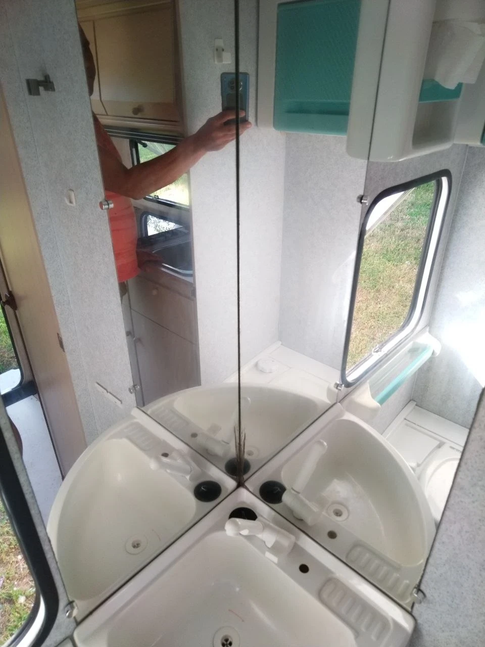 Каравана Caravelair Bamba, снимка 6 - Каравани и кемпери - 54966418