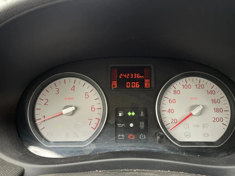 Dacia Sandero 1.4* ГАЗ* КЛИМА, снимка 12 - Автомобили и джипове - 47553623