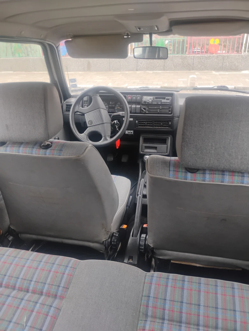 VW Golf 1.6, снимка 12 - Автомобили и джипове - 48438727