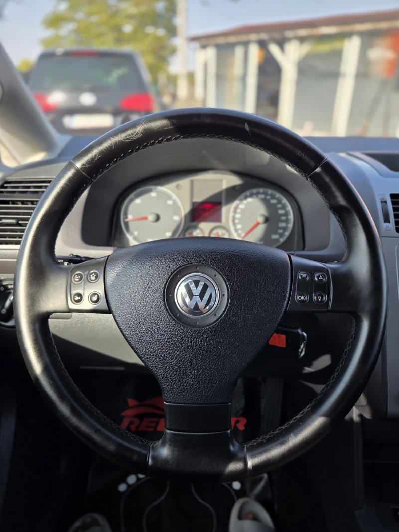 VW Touran 1.9TDI FACELIFT, снимка 17 - Автомобили и джипове - 51209243