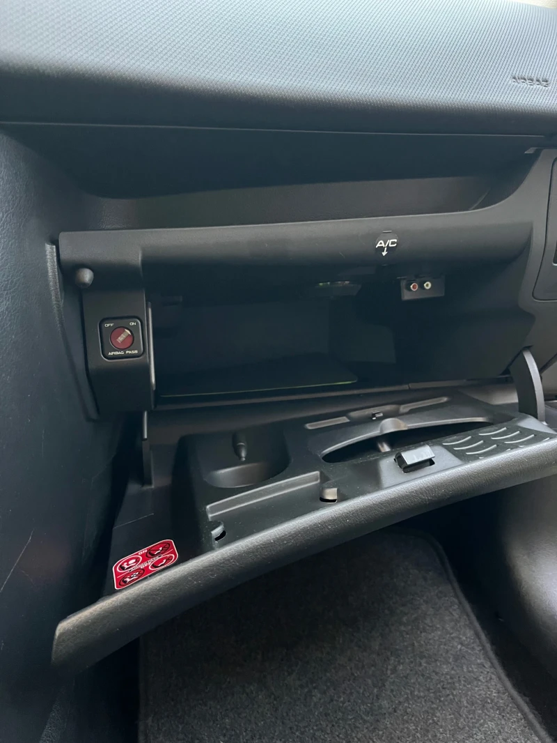 Peugeot 207 1.4 16V, снимка 12 - Автомобили и джипове - 52136286