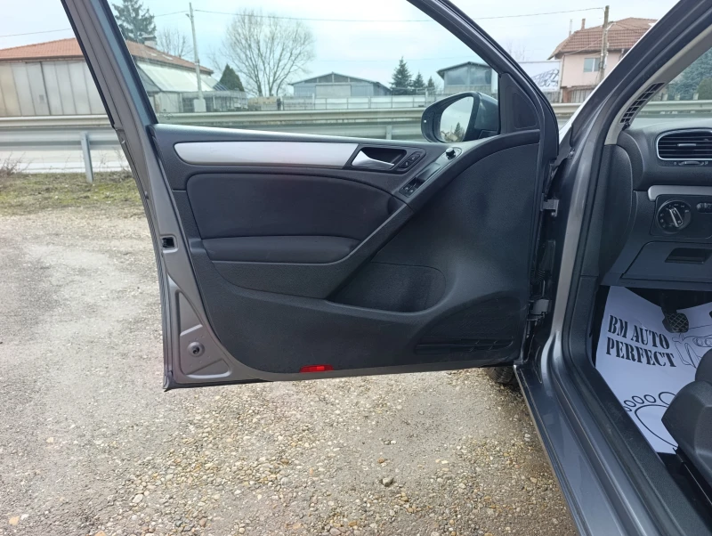 VW Golf 1.6i-102кс.Бензин, снимка 9 - Автомобили и джипове - 53384358