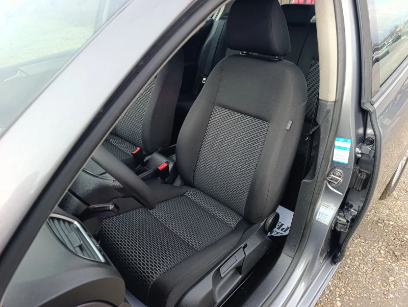 VW Golf 1.6i-102кс.Бензин, снимка 10 - Автомобили и джипове - 53384358