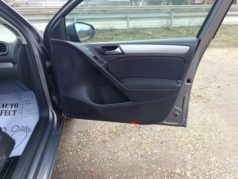 VW Golf 1.6i-102кс.Бензин, снимка 15 - Автомобили и джипове - 53384358