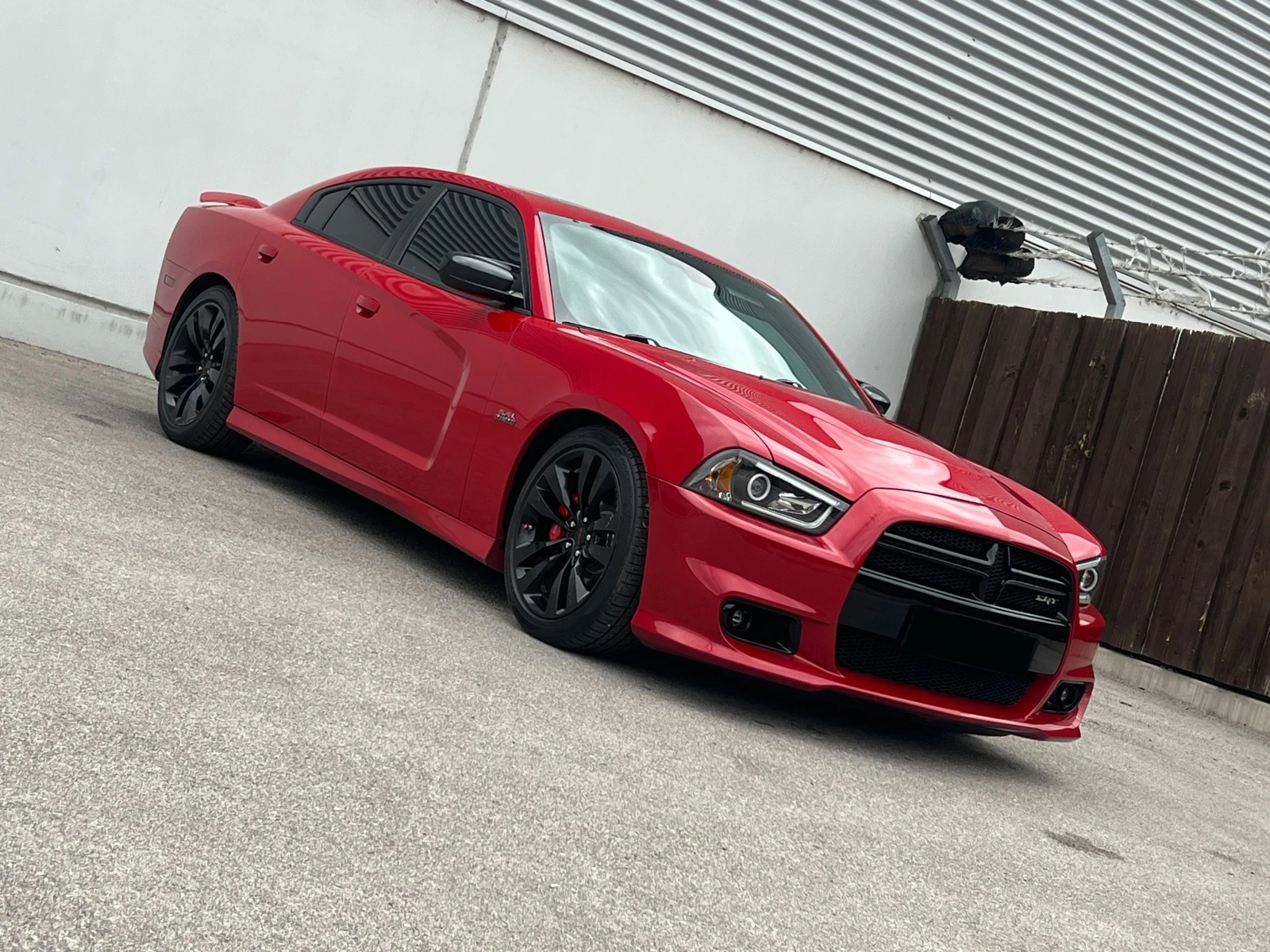 Dodge Charger 6, 4 V8 HEMI SRT8 - изображение 2