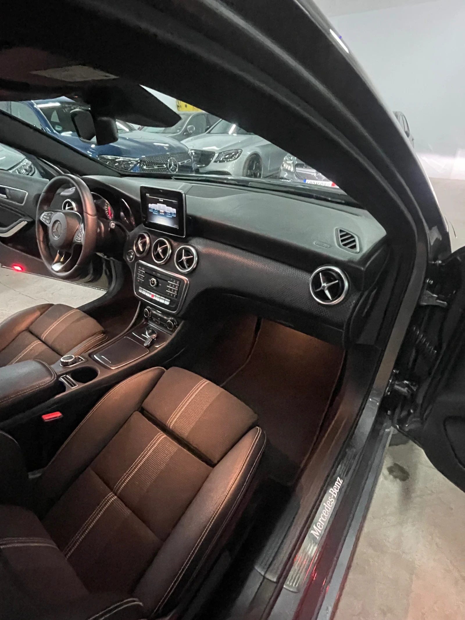 Mercedes-Benz A 220 d/AMG/4matic/панорама/камера/ТОП!!!, снимка 12 - Автомобили и джипове - 53833721