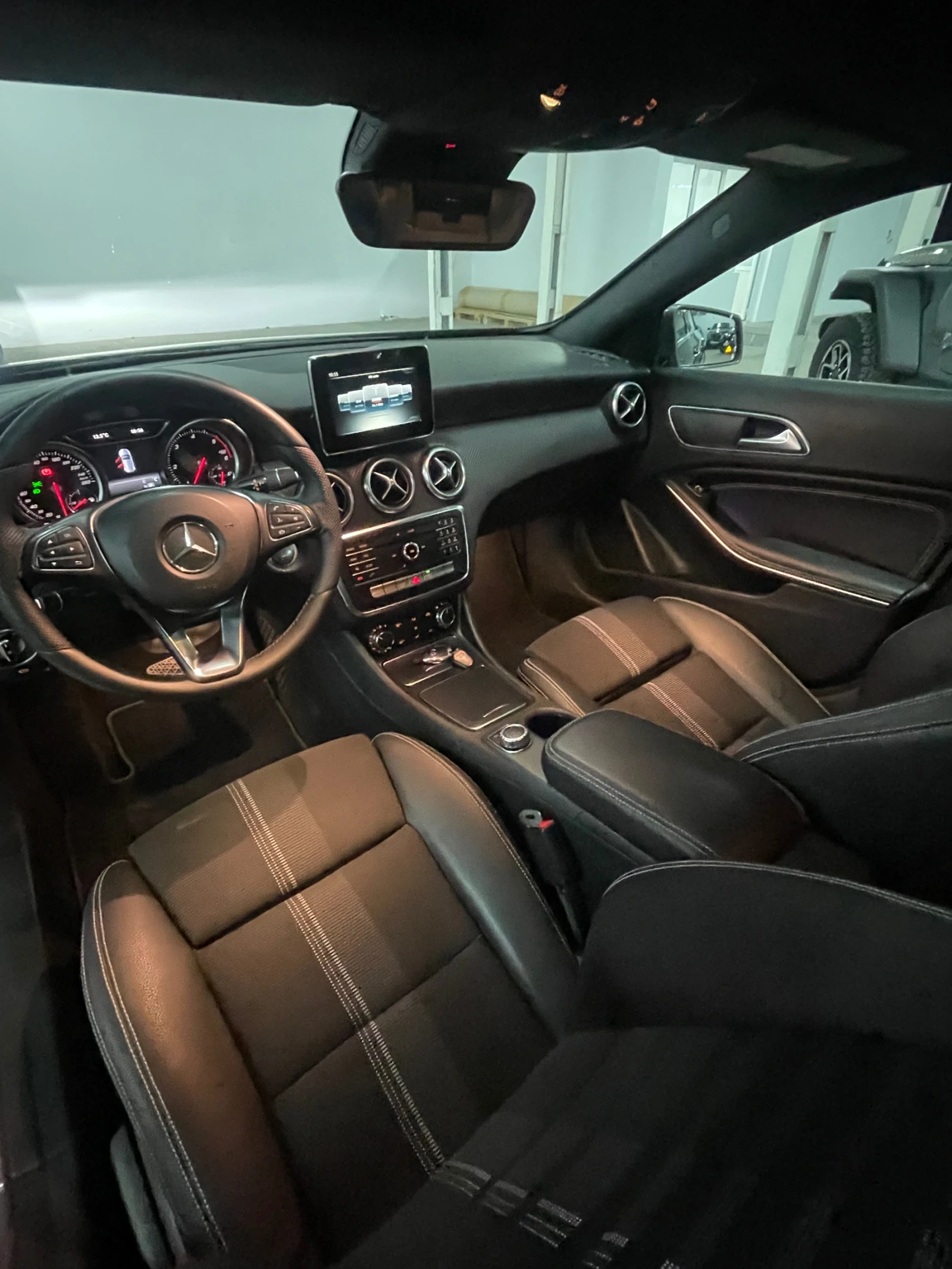 Mercedes-Benz A 220 d/AMG/4matic/панорама/камера/ТОП!!!, снимка 16 - Автомобили и джипове - 53833721