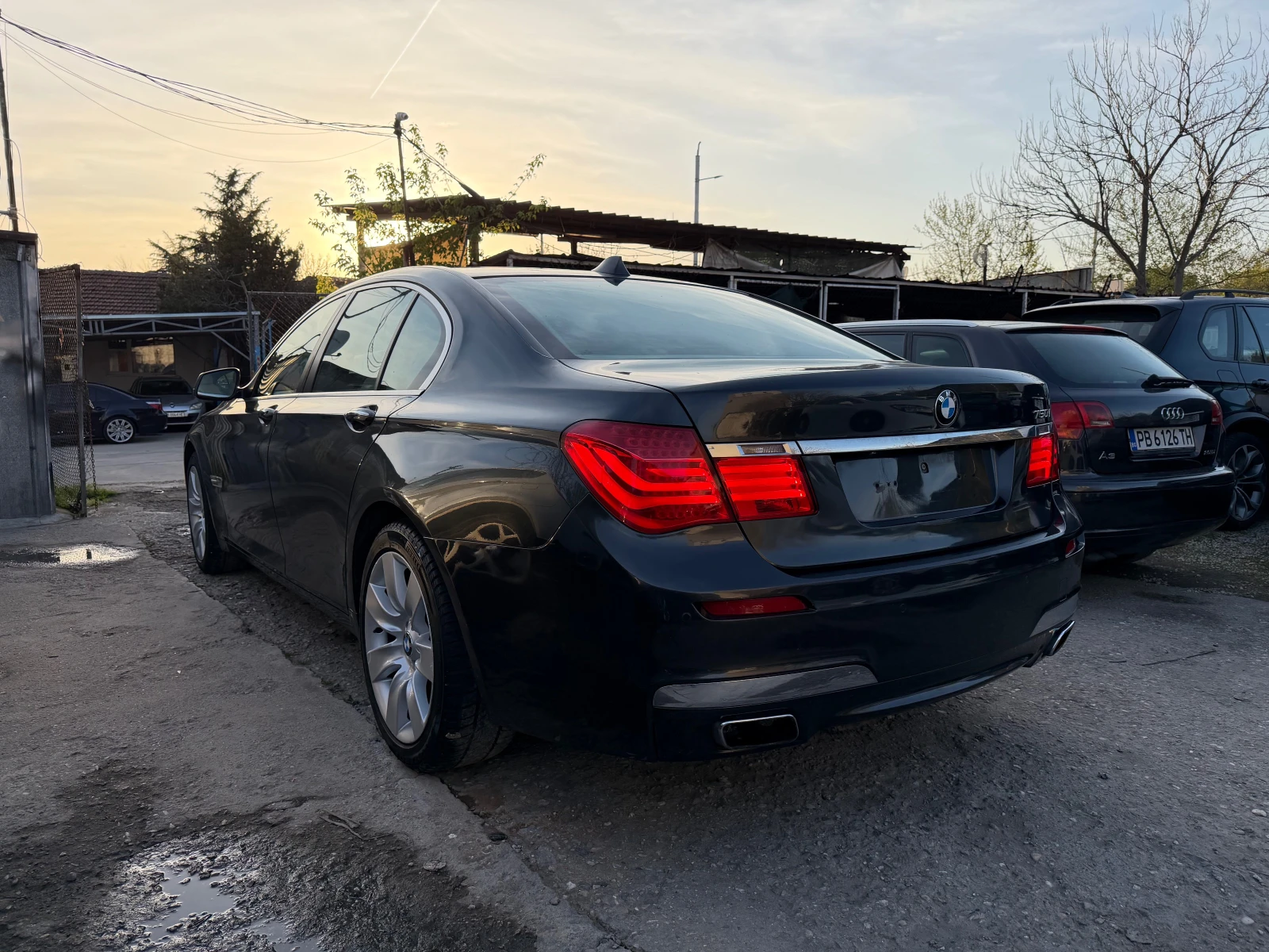 BMW 750 i X-DRIVE M-PAKET KLIMA NAVI FUUL SHVEICARIA NOVA, снимка 8 - Автомобили и джипове - 54230303