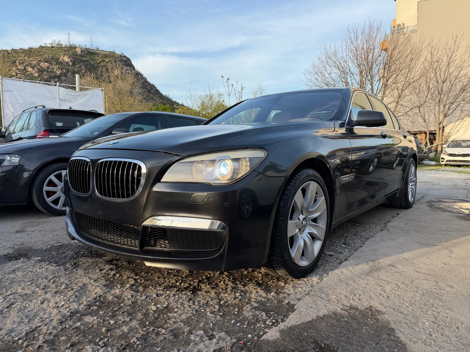 BMW 750 i X-DRIVE M-PAKET KLIMA NAVI FUUL SHVEICARIA NOVA, снимка 2 - Автомобили и джипове - 54230303