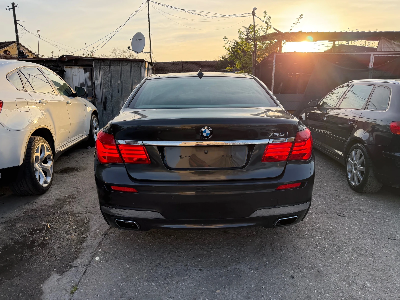 BMW 750 i X-DRIVE M-PAKET KLIMA NAVI FUUL SHVEICARIA NOVA, снимка 7 - Автомобили и джипове - 54230303