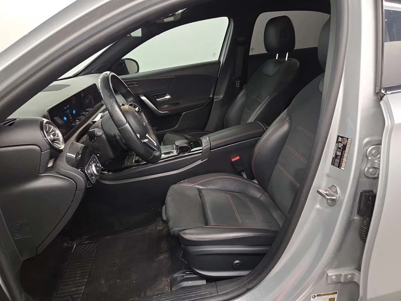 Mercedes-Benz A 220 * ПОДГРЕВ* КАМЕРА* ПАНОРАМА* , снимка 9 - Автомобили и джипове - 54615301