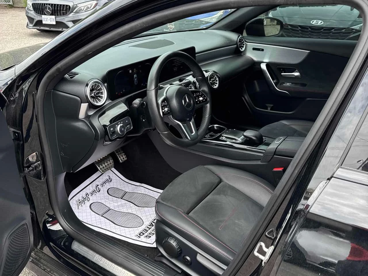 Mercedes-Benz A 220 4MATIC * AMG PACK* ДИСТРОНИК* КОЖА/АЛКАНТАРА* , снимка 7 - Автомобили и джипове - 54848454
