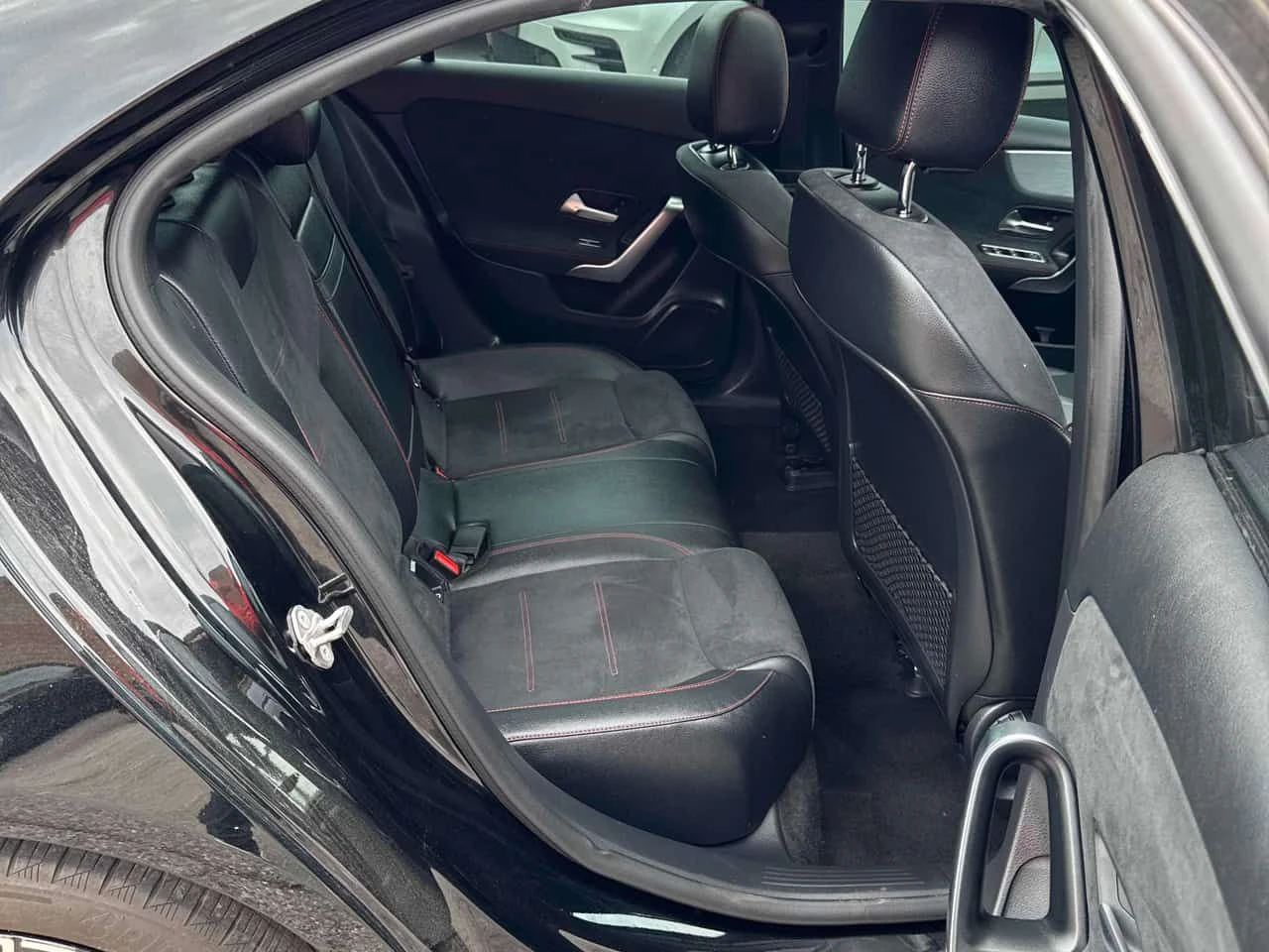 Mercedes-Benz A 220 4MATIC * AMG PACK* ДИСТРОНИК* КОЖА/АЛКАНТАРА* , снимка 11 - Автомобили и джипове - 54848454