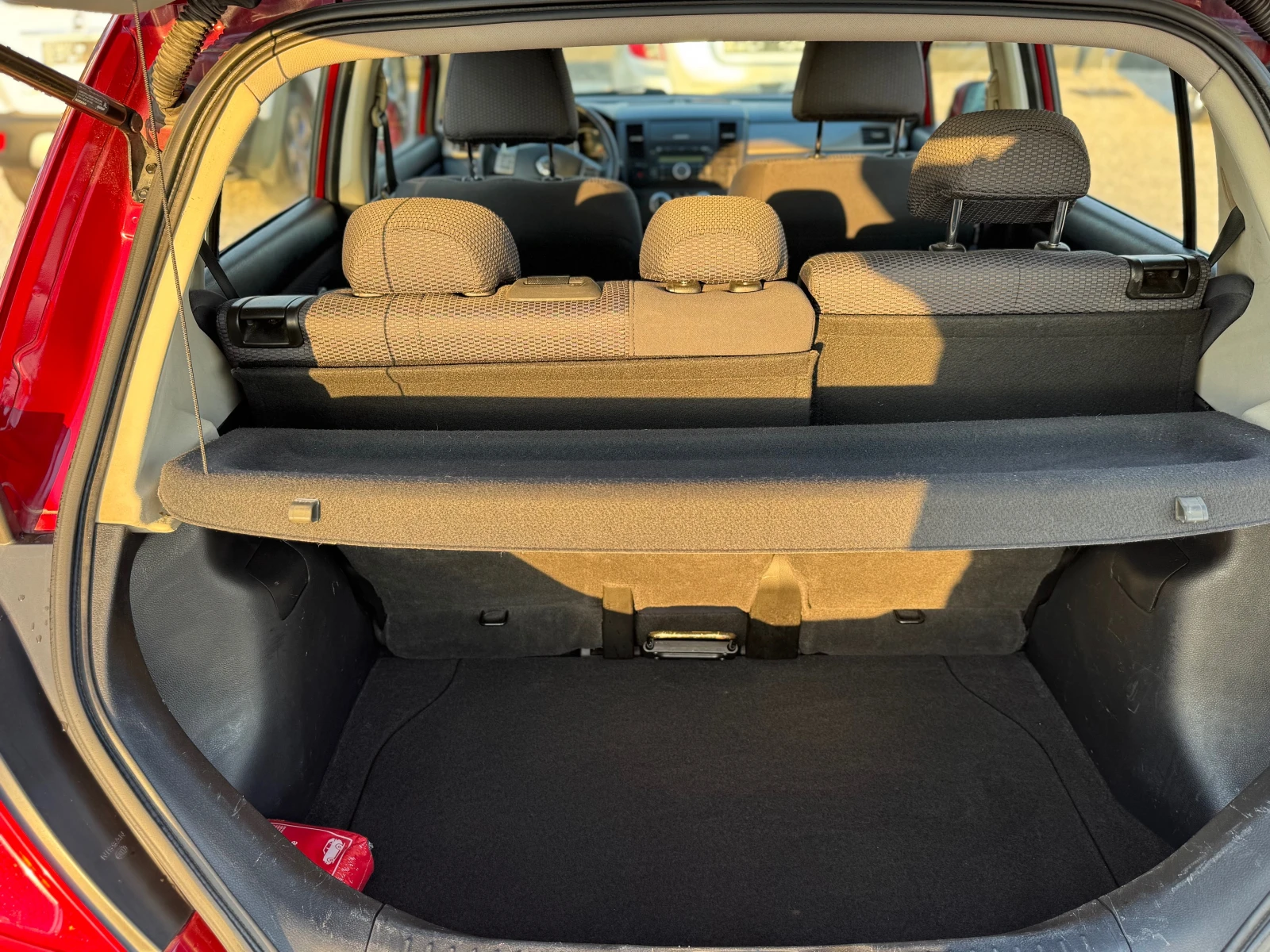 Nissan Tiida 1.6 i 140000km., снимка 11 - Автомобили и джипове - 55064846