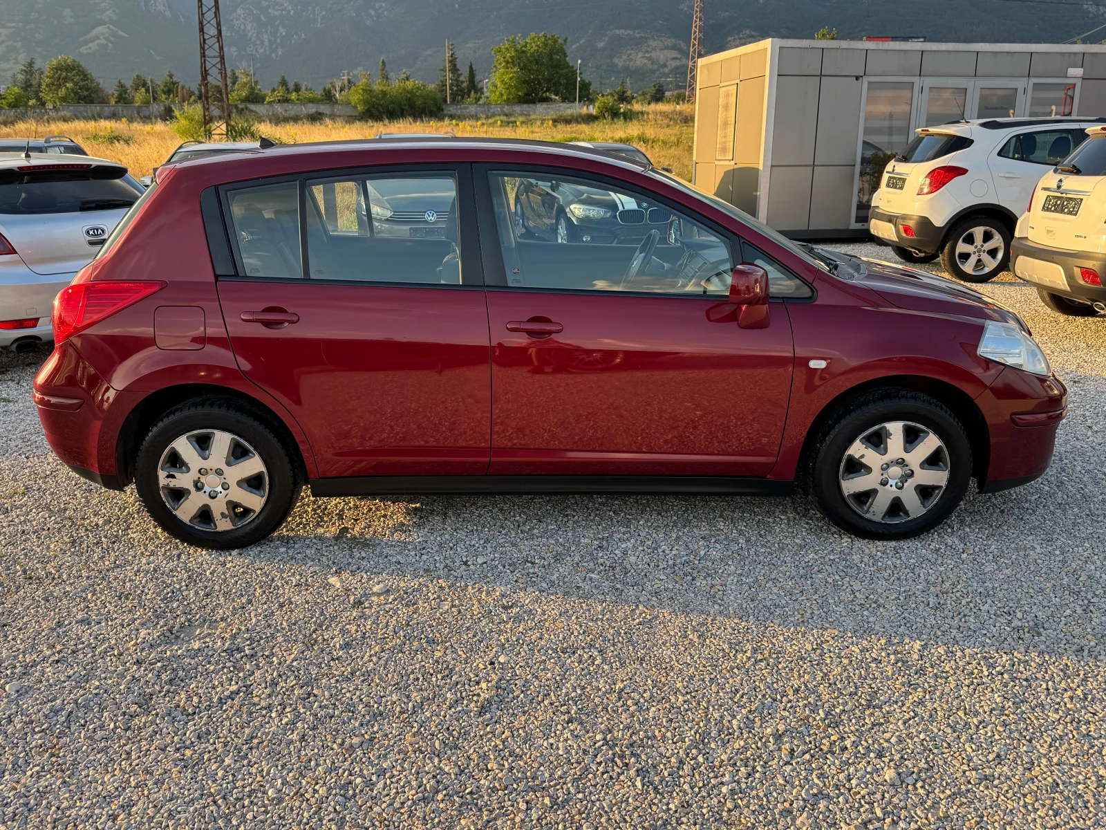 Nissan Tiida 1.6 i 140000km., снимка 9 - Автомобили и джипове - 55064846