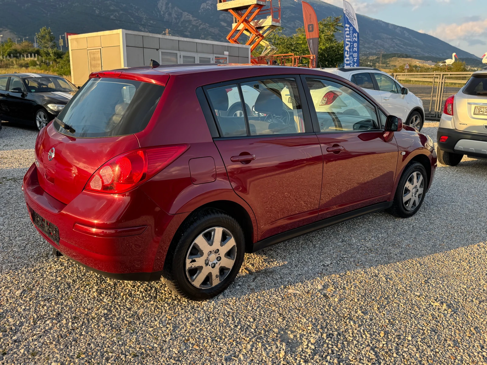 Nissan Tiida 1.6 i 140000km., снимка 8 - Автомобили и джипове - 55064846