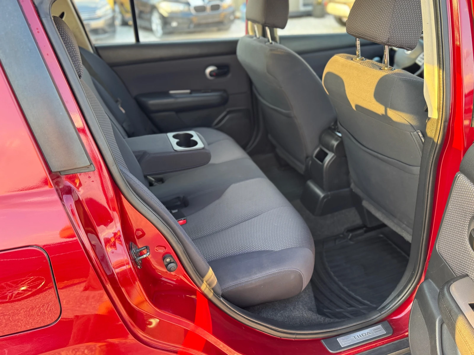 Nissan Tiida 1.6 i 140000km., снимка 10 - Автомобили и джипове - 55064846