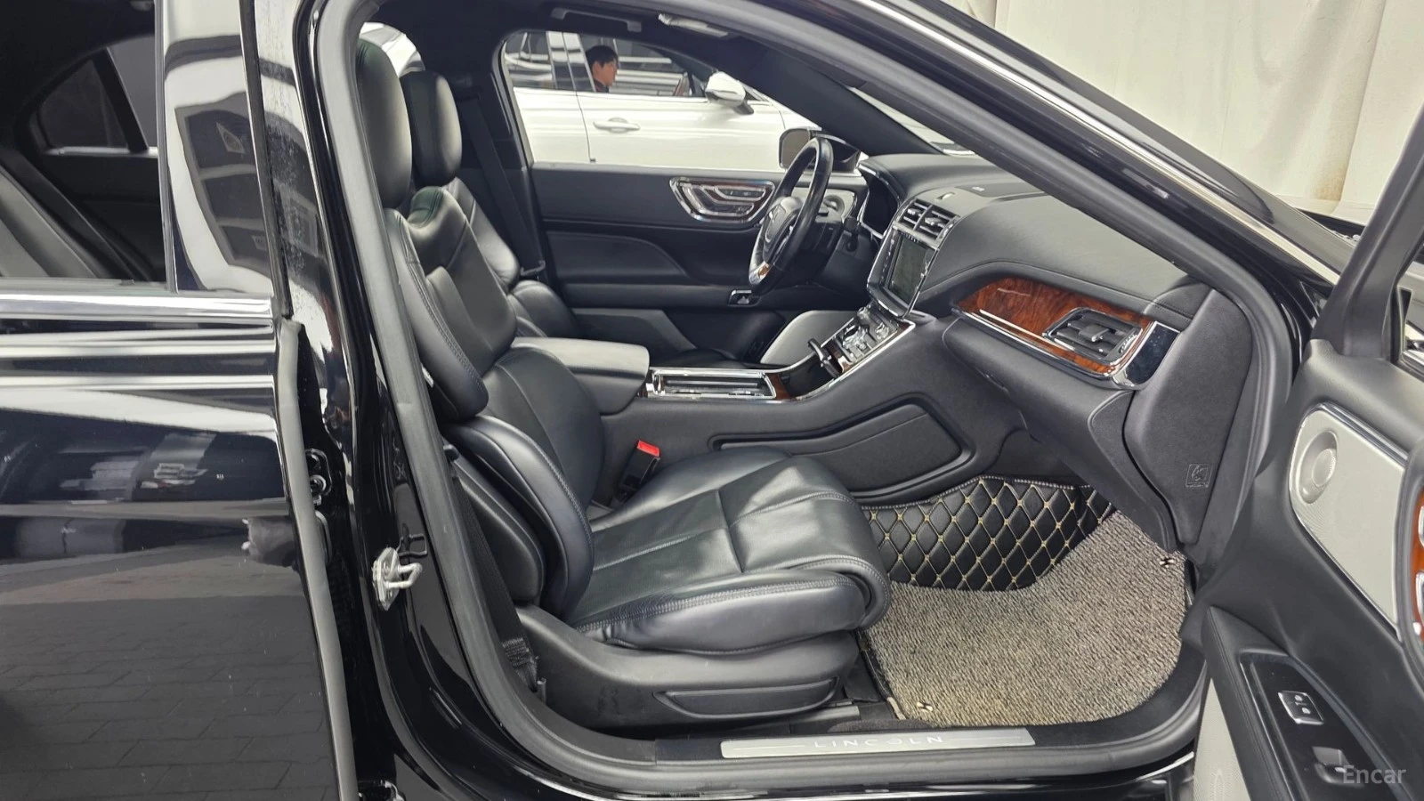 Lincoln Continental 3.0* AWD* ПОДГРЕВ* ОБДУХ* ПАНО* 360* HEAD-UP* МАСА, снимка 10 - Автомобили и джипове - 55623802