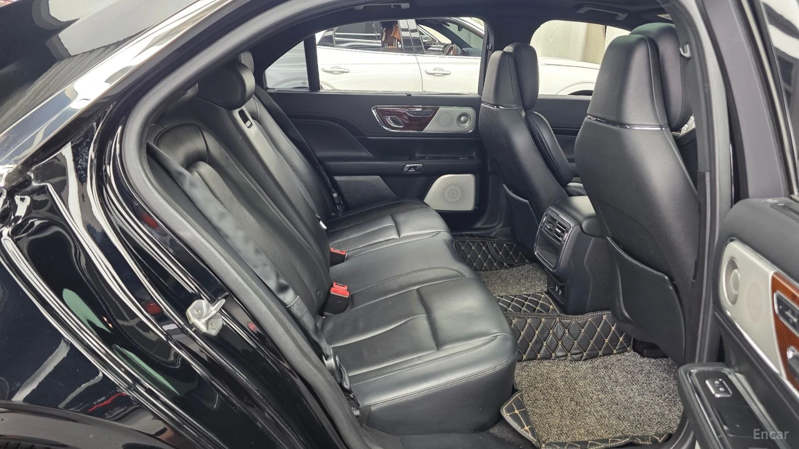 Lincoln Continental 3.0* AWD* ПОДГРЕВ* ОБДУХ* ПАНО* 360* HEAD-UP* МАСА, снимка 11 - Автомобили и джипове - 55623802