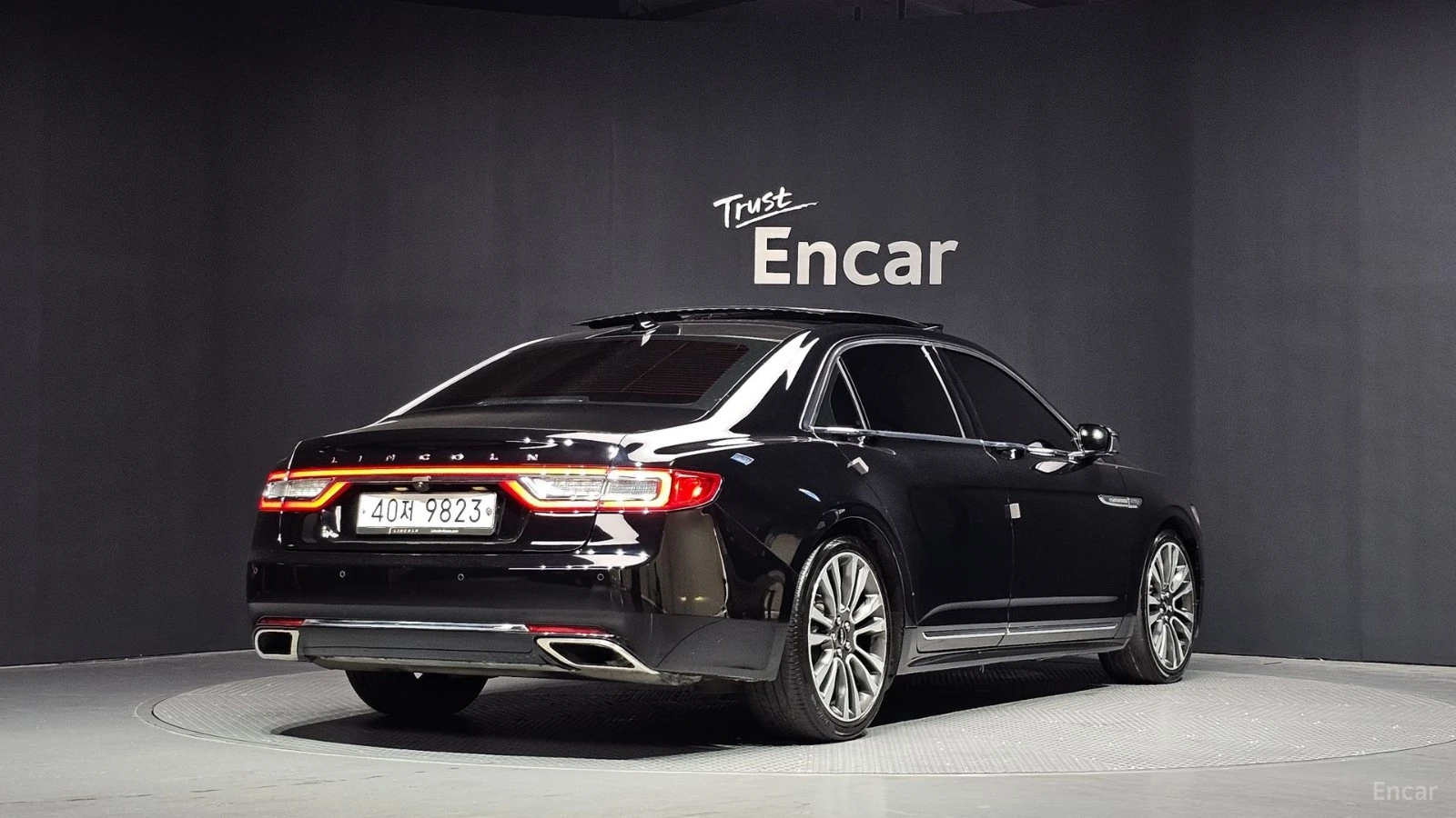 Lincoln Continental 3.0* AWD* ПОДГРЕВ* ОБДУХ* ПАНО* 360* HEAD-UP* МАСА, снимка 2 - Автомобили и джипове - 55623802
