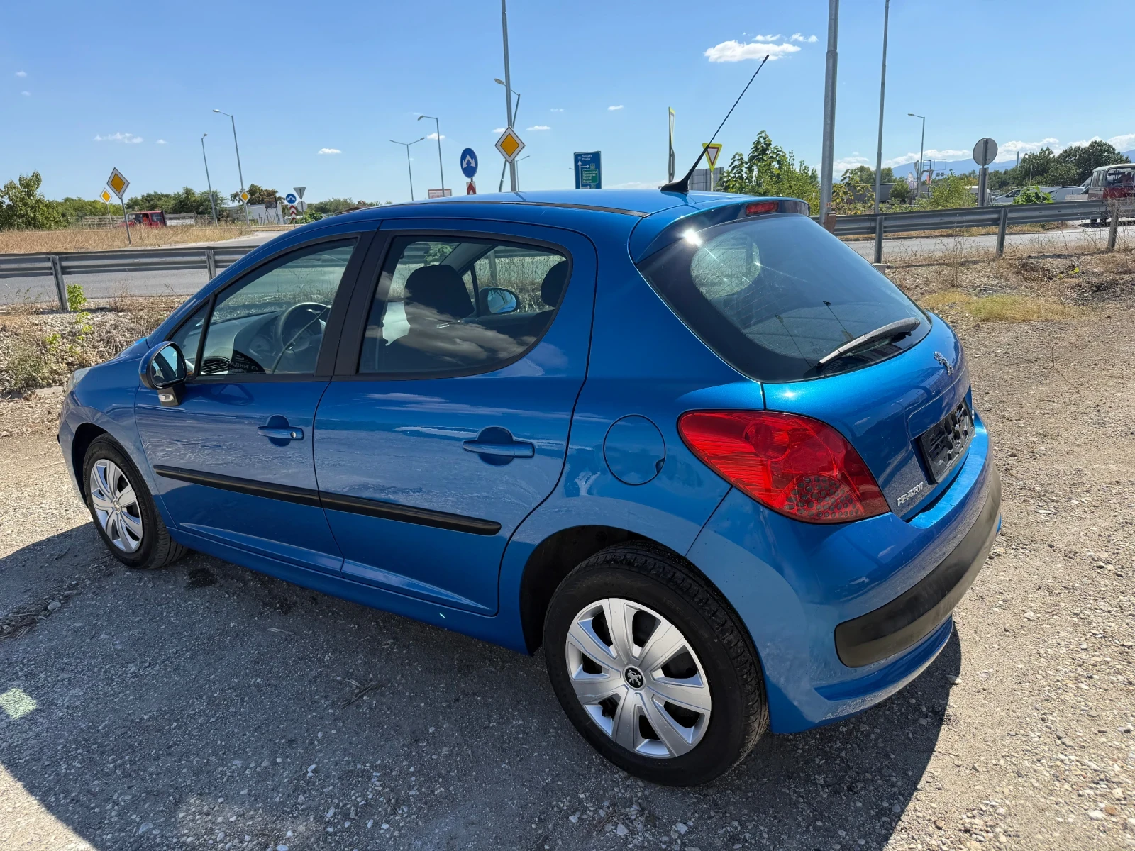 Peugeot 207 1.4 бензин, снимка 5 - Автомобили и джипове - 56070062