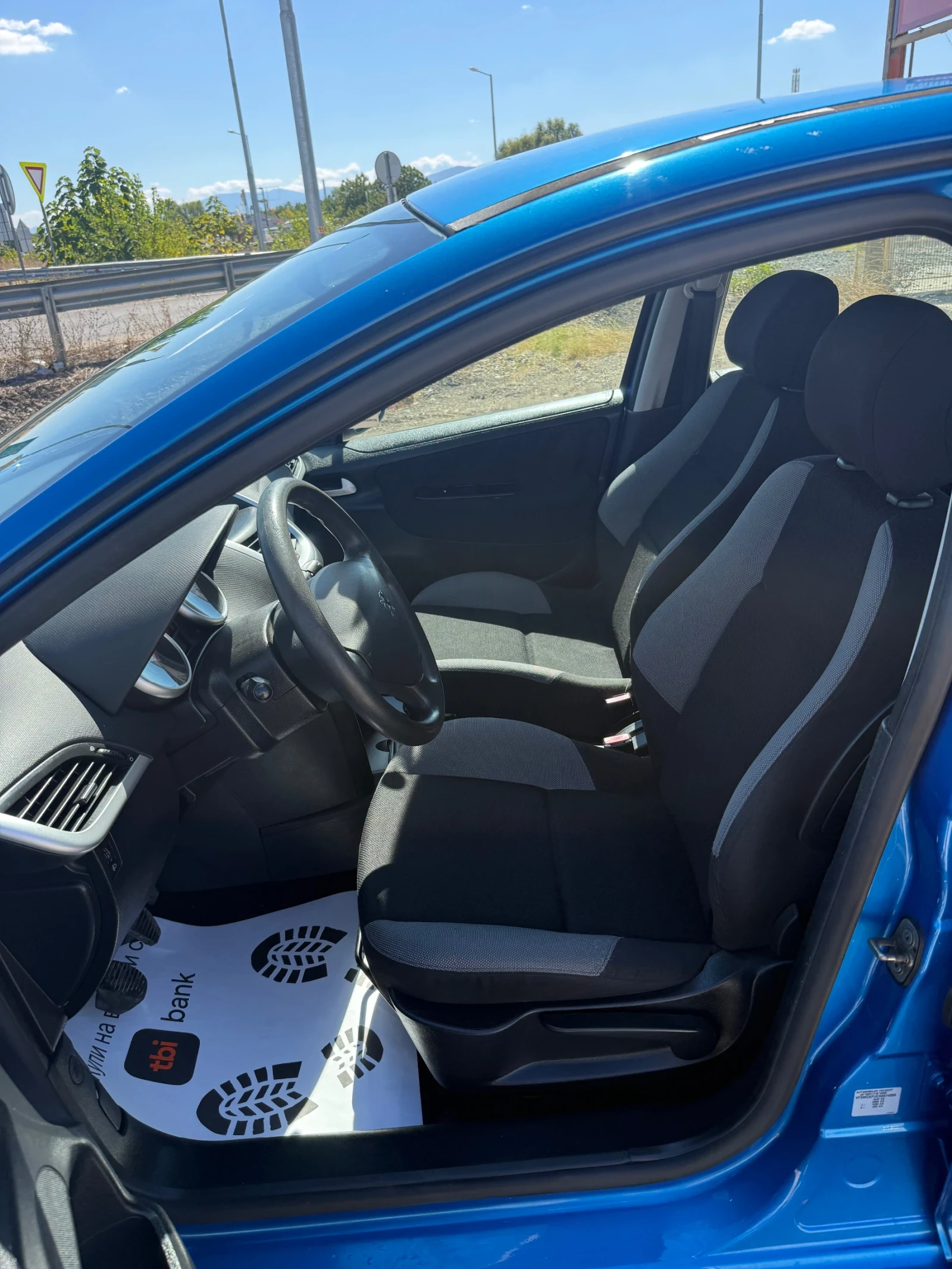 Peugeot 207 1.4 бензин, снимка 10 - Автомобили и джипове - 56070062