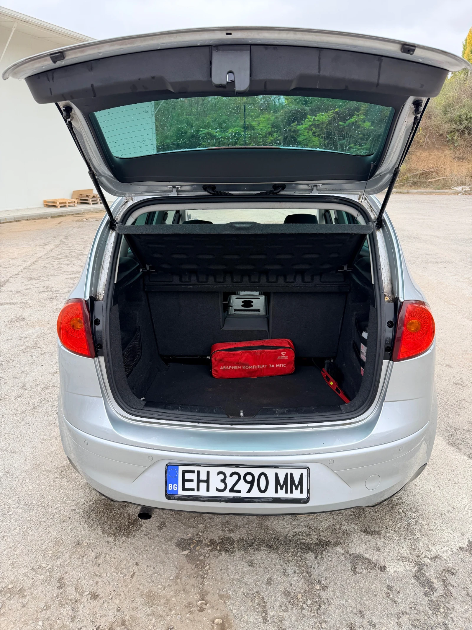Seat Altea 1.9 TDI Facelift, снимка 9 - Автомобили и джипове - 56653783