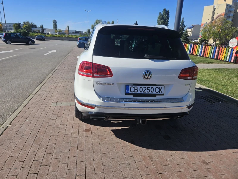 VW Touareg R-LINE, снимка 3 - Автомобили и джипове - 47425707