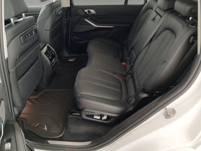 BMW X7 xDRIVE/40/340HP/H&K/HUD/PANO/862v, снимка 12 - Автомобили и джипове - 53095029