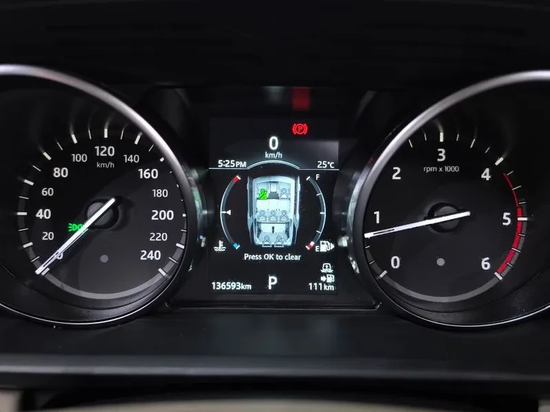 Land Rover Discovery 2.0 Sd4 Se, снимка 8 - Автомобили и джипове - 56734720