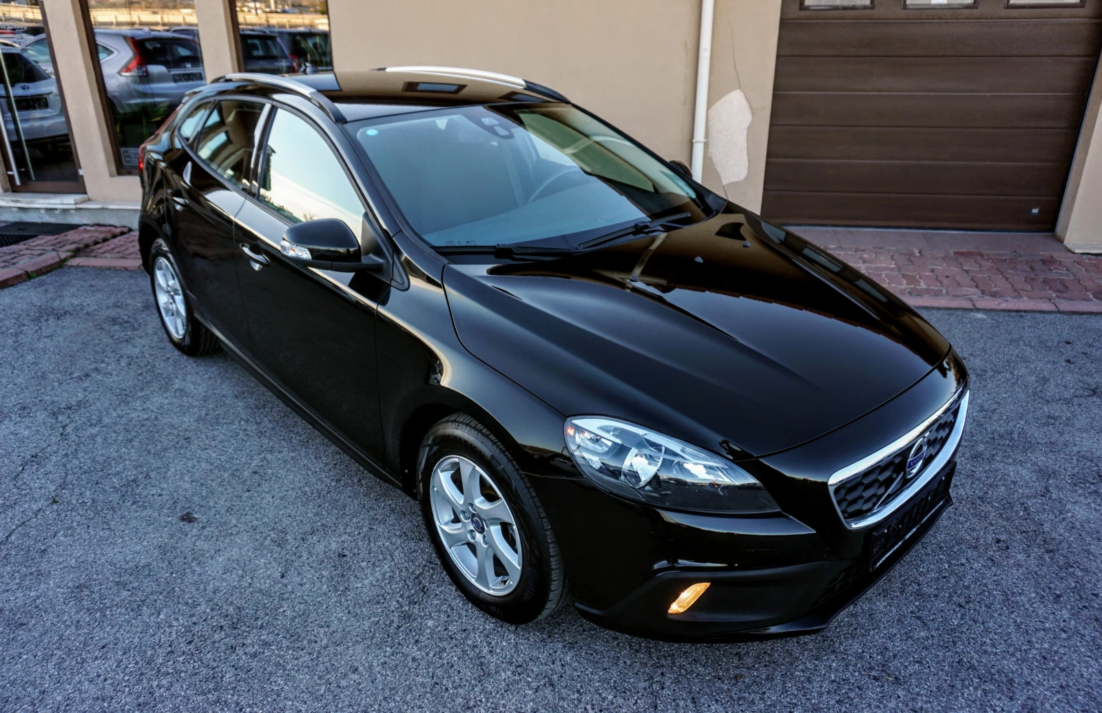 Volvo V40 Cross Country 1.6D SUMMUM - изображение 2