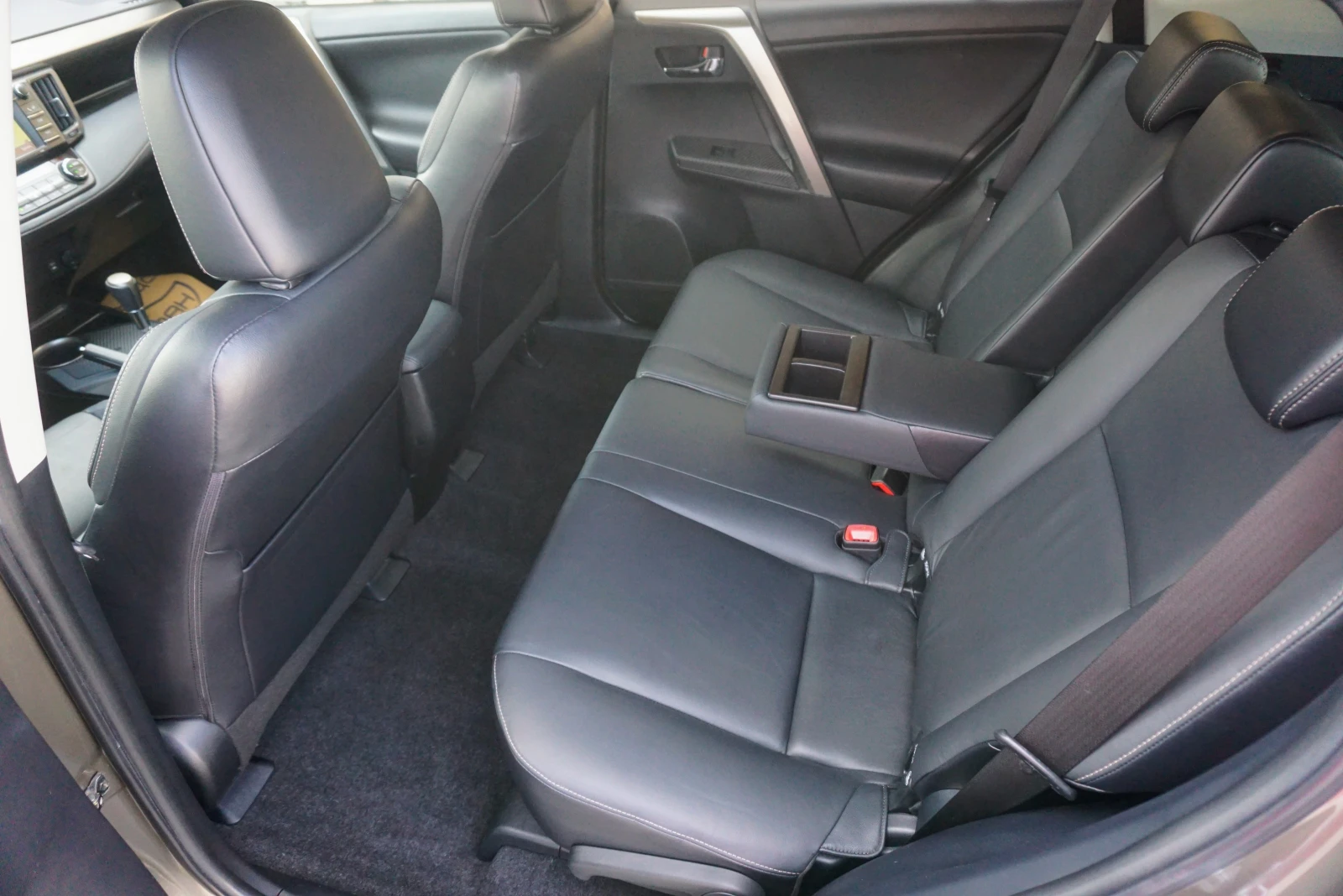 Toyota Rav4 2.2D-4D LOUNGE 4WD - изображение 7