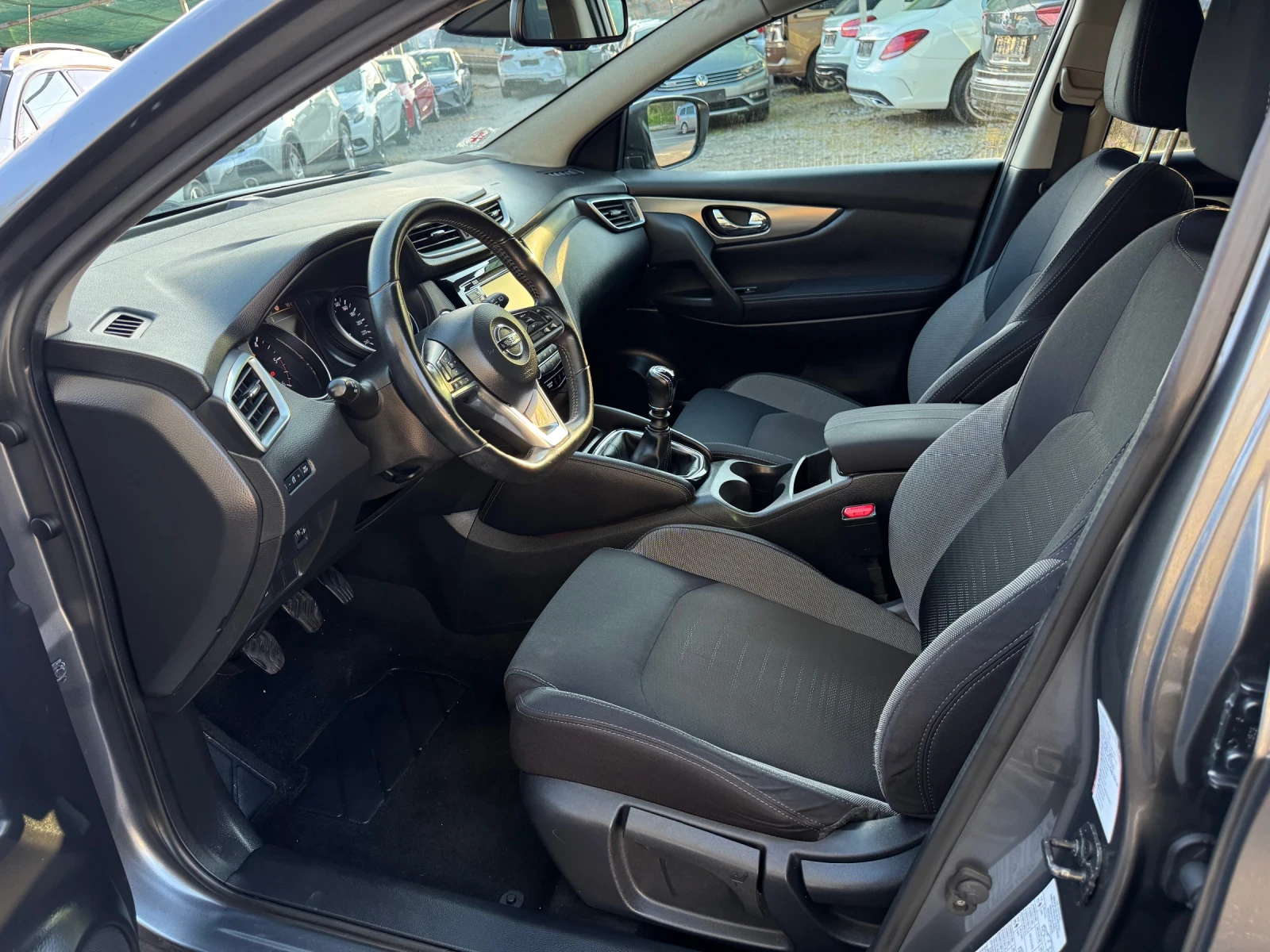Nissan Qashqai 1.5DCI* 360camera* Panorama* FULL, снимка 11 - Автомобили и джипове - 54607204