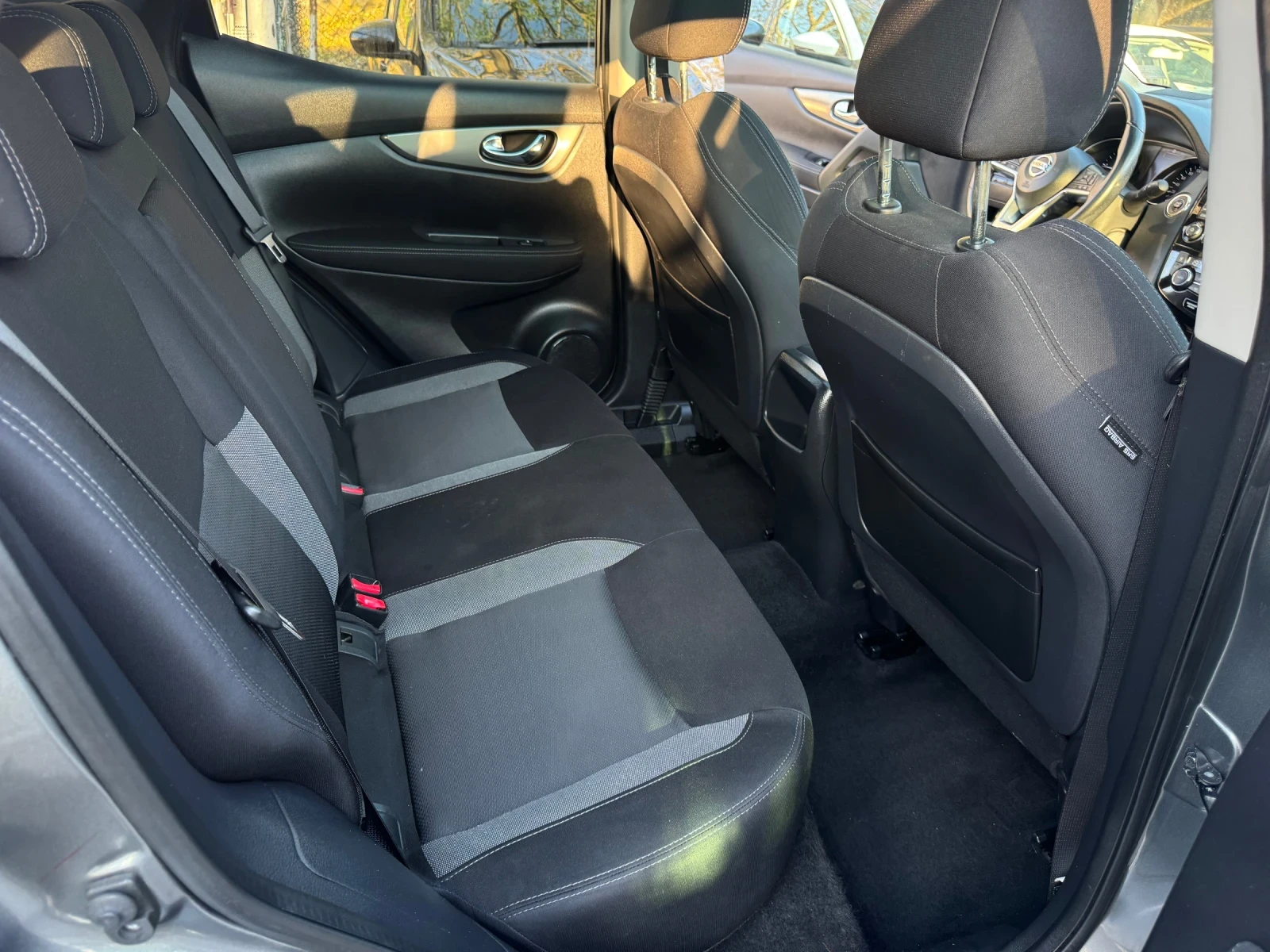 Nissan Qashqai 1.5DCI* 360camera* Panorama* FULL, снимка 14 - Автомобили и джипове - 54607204