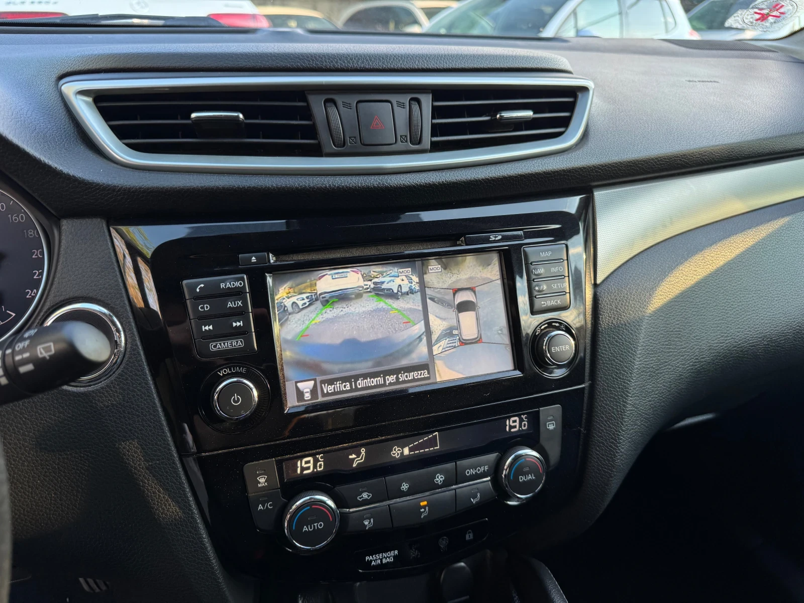 Nissan Qashqai 1.5DCI* 360camera* Panorama* FULL, снимка 9 - Автомобили и джипове - 54607204